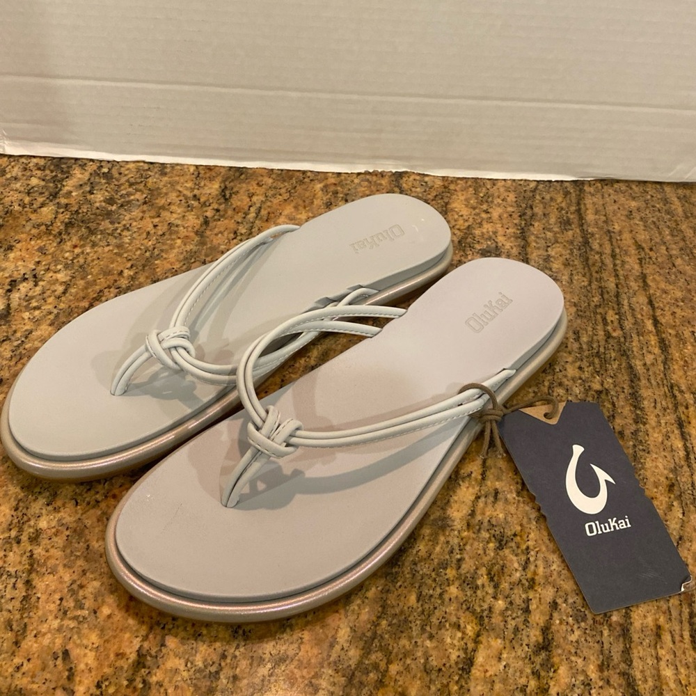 OluKai AKA Womens Iridescent Vapor SANDALS Flip Flops  Size 8  20509-ZDVP NWT